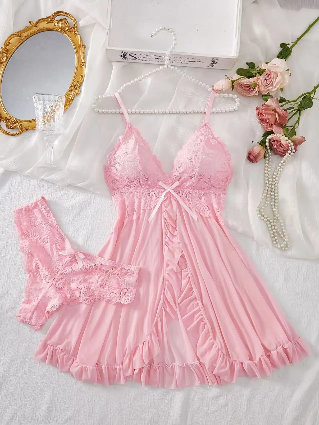 

A Set of Tulle Super Sexy Nightgown V-neck Bra Open Nightdress Dress Dress Woman Transparent Pajamas Underwear Luxury Suit