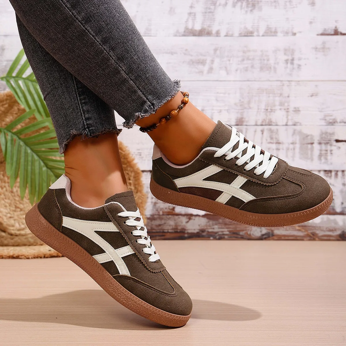 2026 Herbst Damenmode Wildleder-Sneaker mit Doppelschnalle und Metall-Details Leichte Atmungsaktive Bequeme Freizeitschuhe – Detail 9