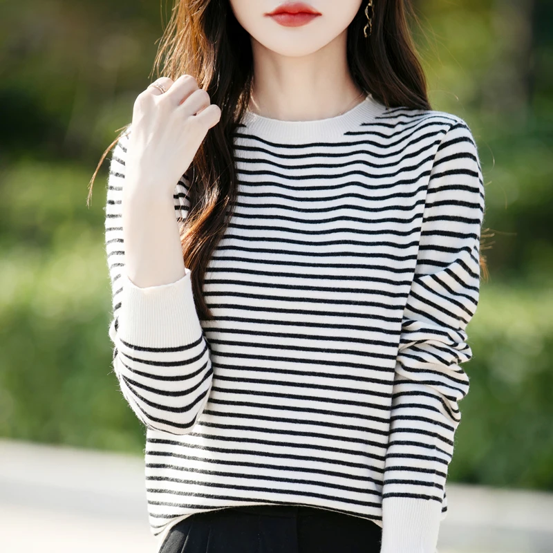 2024 New Striped Color Block Round Neck Knitted Wool Sweater, Suitable For Women, Is a Loose  Fashionable Wool Sweater Boutique