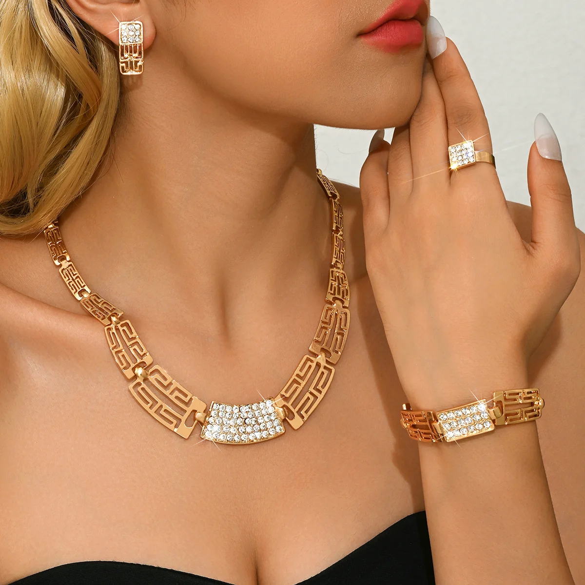 

Luxury-Style Alloy Exaggerated Jewelry Set - Women's Diamond-Studded Necklace, Earrings, Ring, Bracelet Set of Four