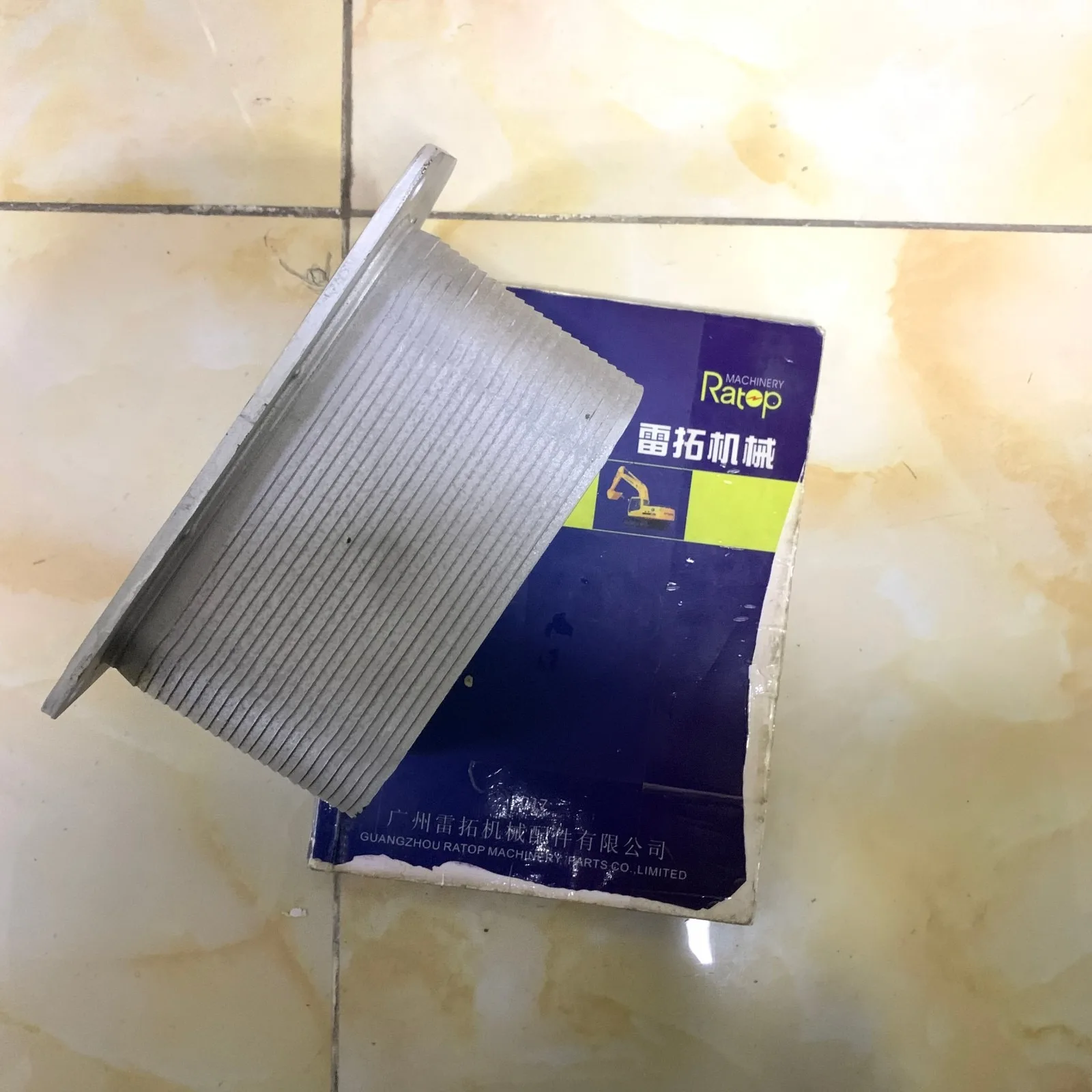 

D6D Engine Part 20459219 Oil Cooler Core 04252961 for EC210