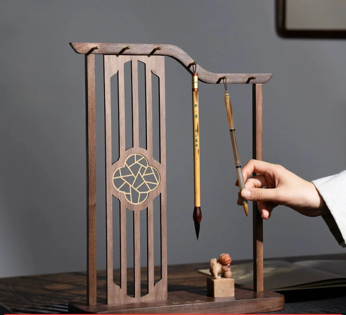 Screen Pen Holder Hair Walnut Calligraphy Solid Wood Light Luxury Hanger Creative Desktop Study Four Treasures of Study
