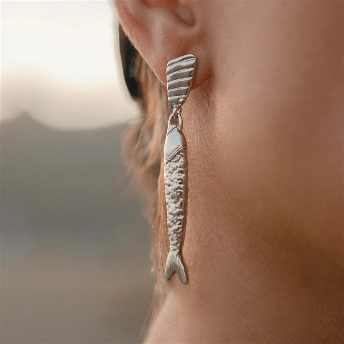 

Titanium steel small fish earrings, retro artistic style long earrings, stainless steel gold-plated color preserving jewelry