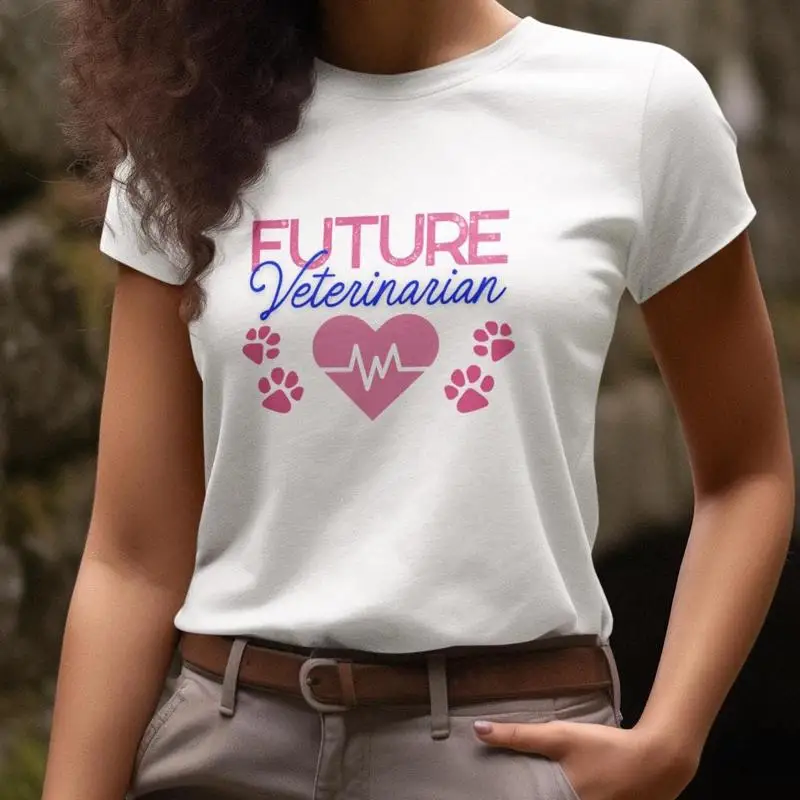 

Футболка в мягком стиле будущего ветеринара, школьников, любителей животных, гордость в животных, высокий выпускной