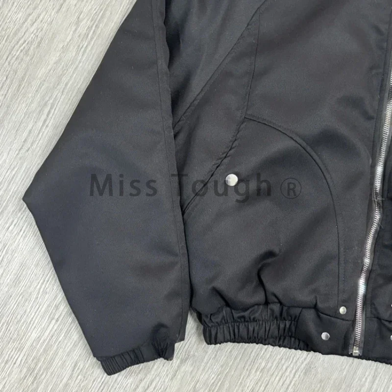 เสื้อแจ็คเก็ตวินเทจสีดำสุดหรูสำหรับผู้หญิง ฤดูหนาว 2025 สไตล์ Y2K แบบมีซิปและฮู้ด ดีไซน์ฮาราจูกุ เสื้อโค้ทผู้หญิงทรงหลวม สไตล์ลำลอง ยอดนิยมในเกาหลี