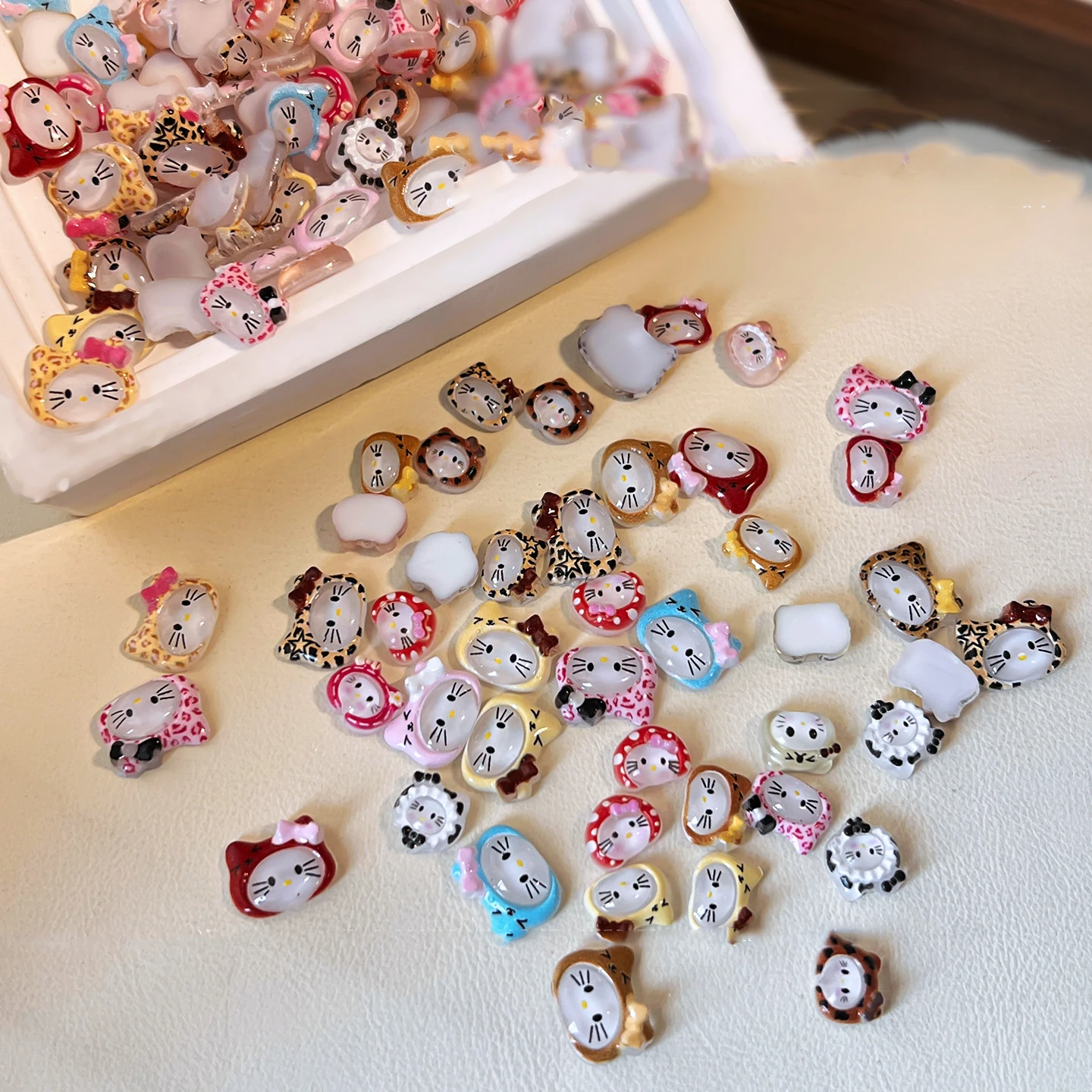 

10Pcs 3D Cartoon Resin Hat Kitty Nail Charms Black White/Leopard/Pink Hat Hello Kitty Nail Art Decor Autumn Winter KT Hat Parts