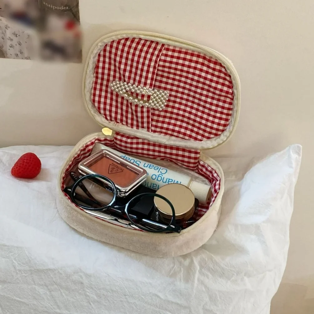 

Embroidered Strawberry Pencil Case Flannel Portable Stationery Pen Box Large Capacity Makeup Bag Exquisite Cosmetic Storage Bag