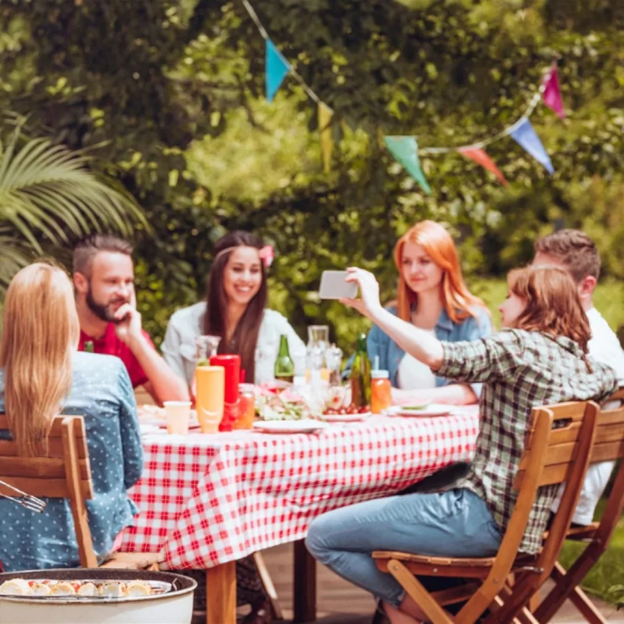 Tovaglia impermeabile rettangolare a quadretti rossi bianchi da 3 pezzi 54X108 pollici Tovaglia in plastica usa e getta con stampa in oro per Easte