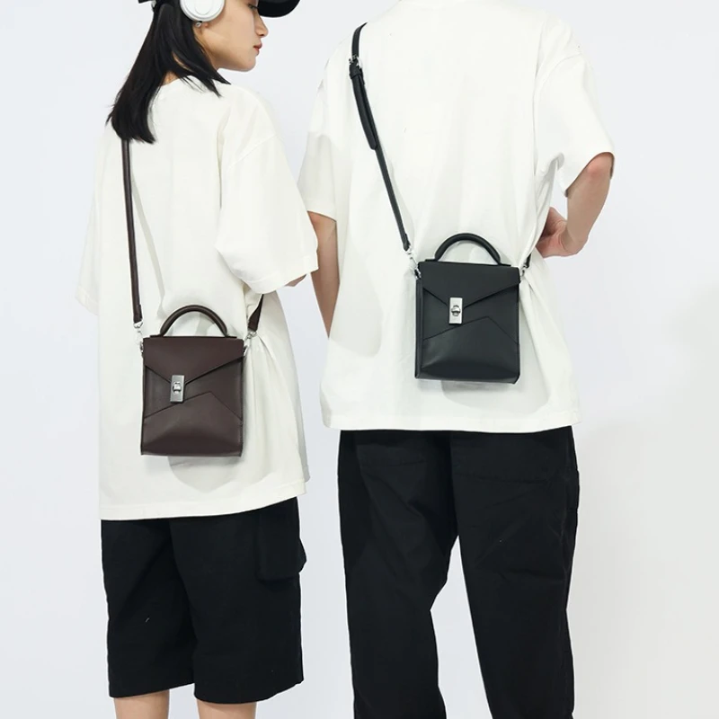 

2026 new ins crossbody small bag senior sense retro lock buckle cell phone bag niche design handbag men and women Tote tide