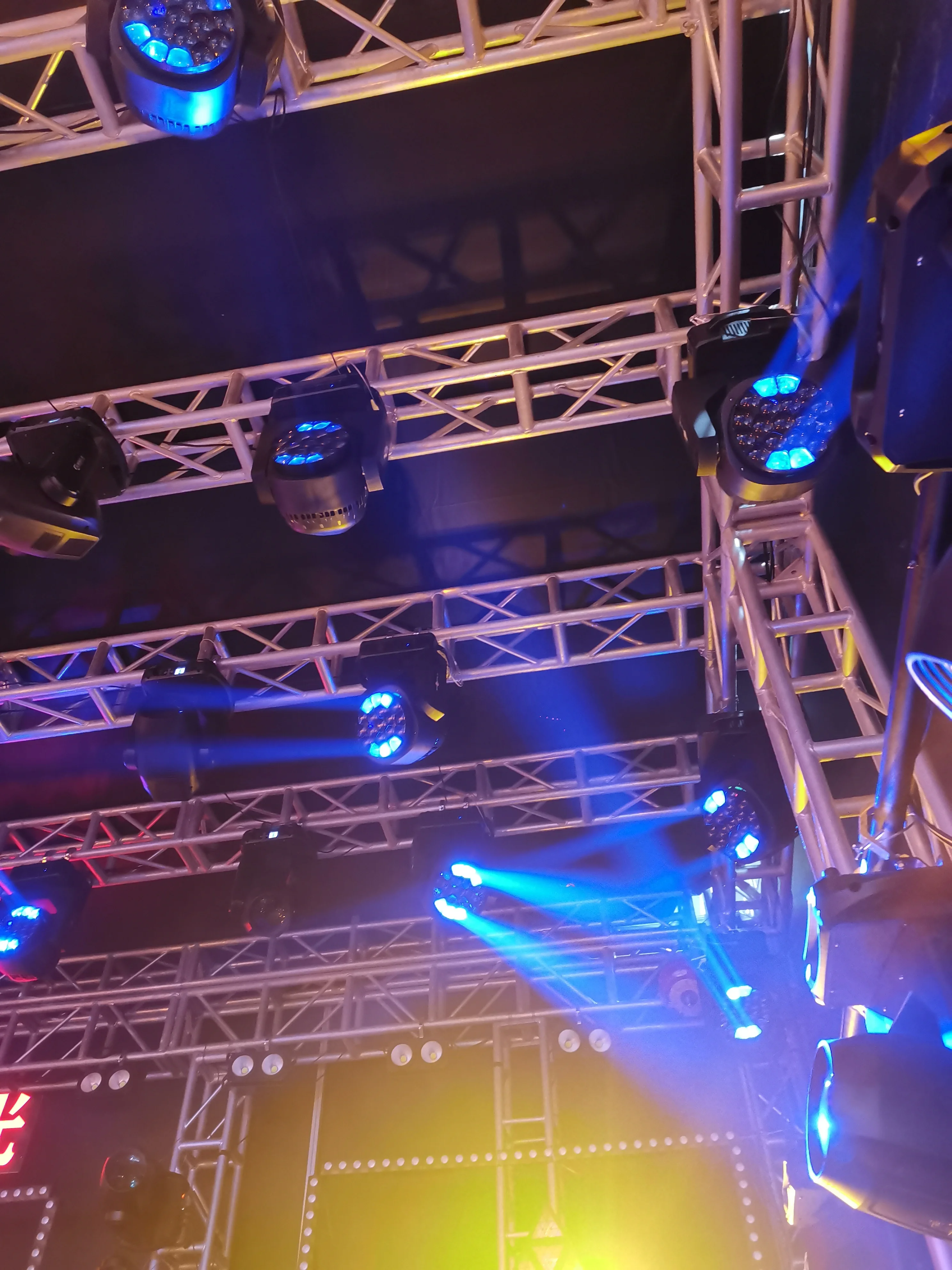 Future Wholesale Zoom BEE Eye 19X15W 4-in-1 LED Wash