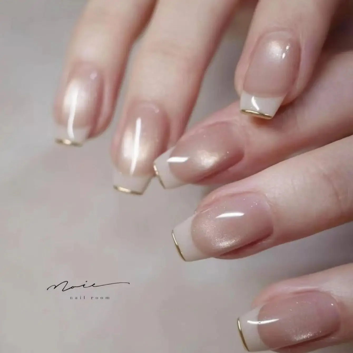 24PCS Cat's Eye Blush Phototherapy Cat's Eye Aurora Glitter Fake Nails