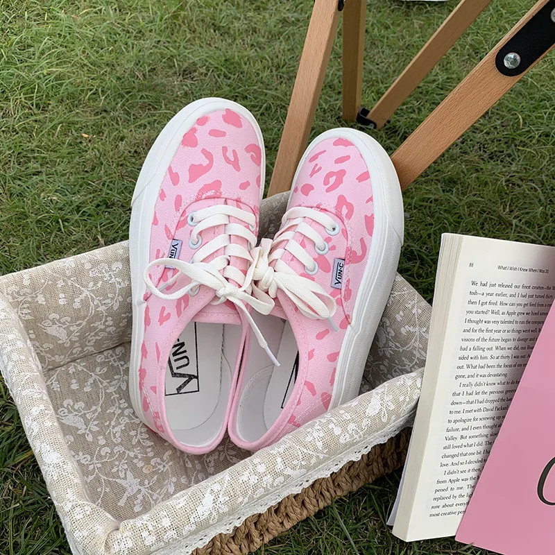 2022 Spring and Autumn New Leopard Canvas Shoes Female Korean Students Retro Versatile Soft Sister Board Shoes Fashion Shoes