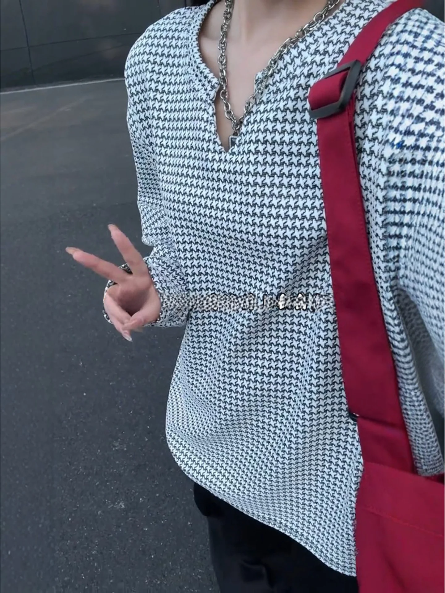 

Faionable V-Ne Knitted Long Sve T-irt with Star Pattern Loose Fit Base irt for Men And Women Autumn High-End Feeling