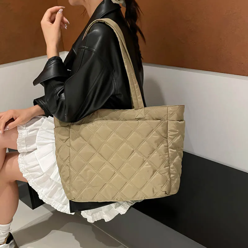 

CY6123 Autumn and Winter Large-Capacity Shoulder Bag for Women 2025 New Quilted Embroidery Commuter Tote Bag for Women