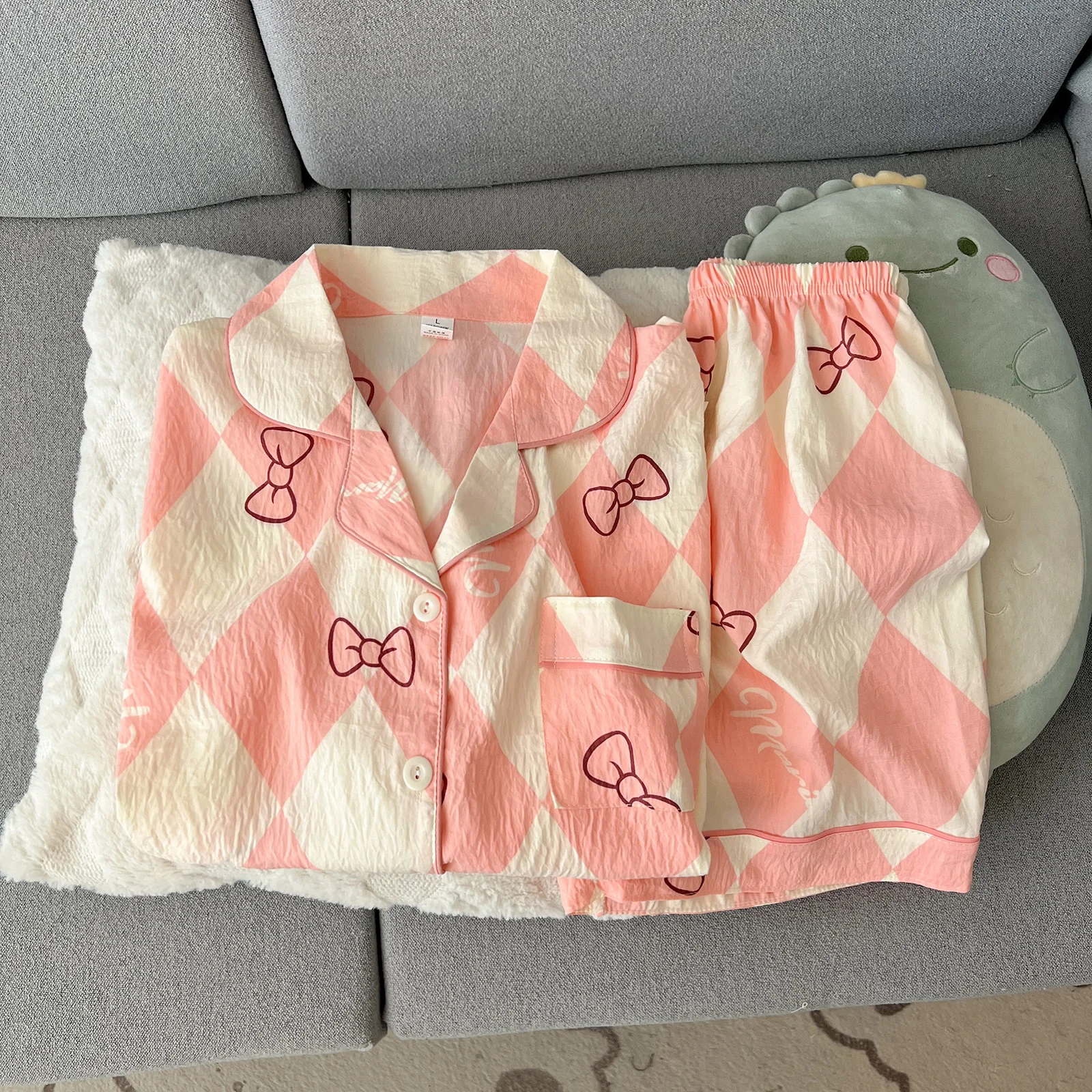 Women's Summer Pajamas, Thin Plaid Bow Pattern Short-Sleeved Shorts, Sweet and Cute, Can Be Worn Outside in Summer, Two-Piece Home Wear Set image 5
