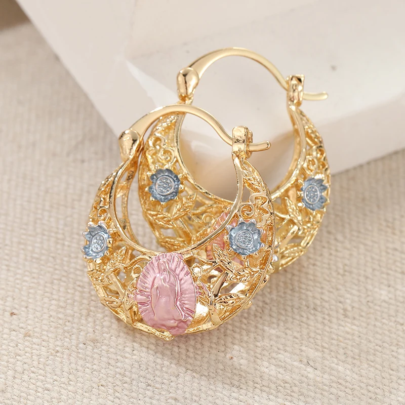 Brincos Femininos de Metal Dourado com Padrão Geométrico Vazado - Joias de Moda