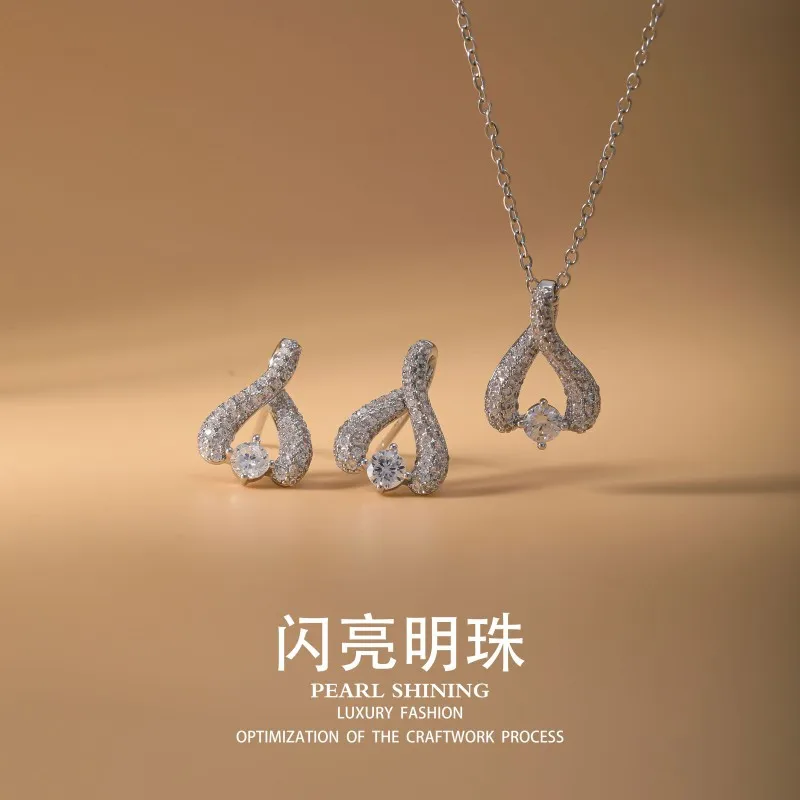 2-piece Set of Geometrically Exquisite, Light Luxury, High-end Zircon Set, Elegant and Personalized Jewelry for Female Actors