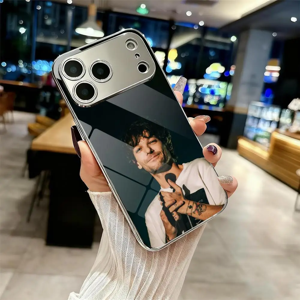 Singer L-Louis Toml…