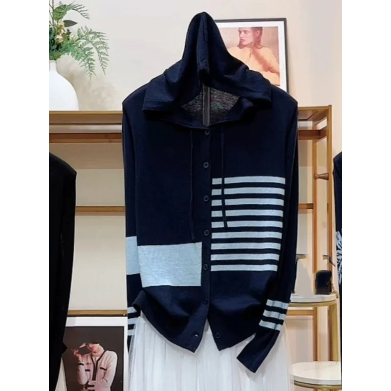 

Осенний вязаный кардиган с капюшоном и длинными рукавами, универсальными полосками и стилем