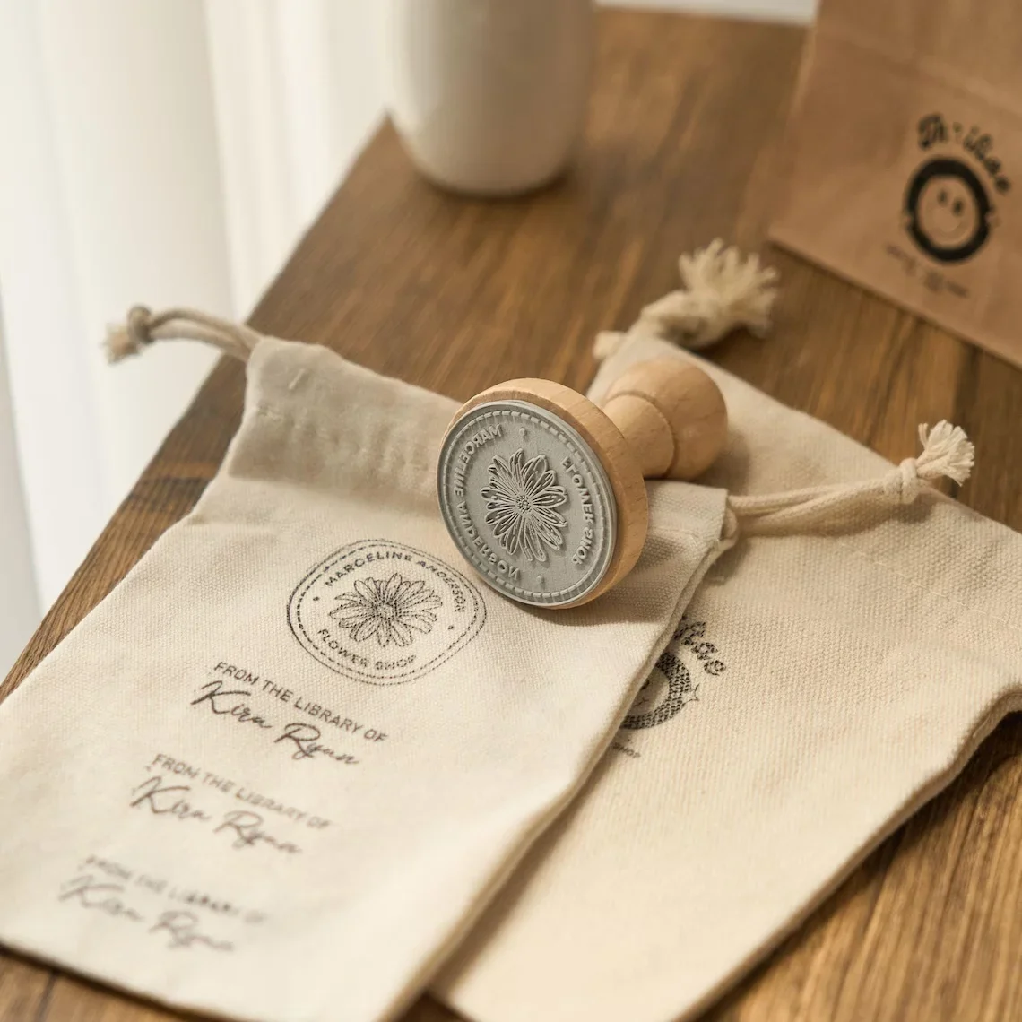 Personalisierter Holzstempel mit Logo und Text, Klarer Adressstempel für Unternehmen oder Basteln – Detail 14