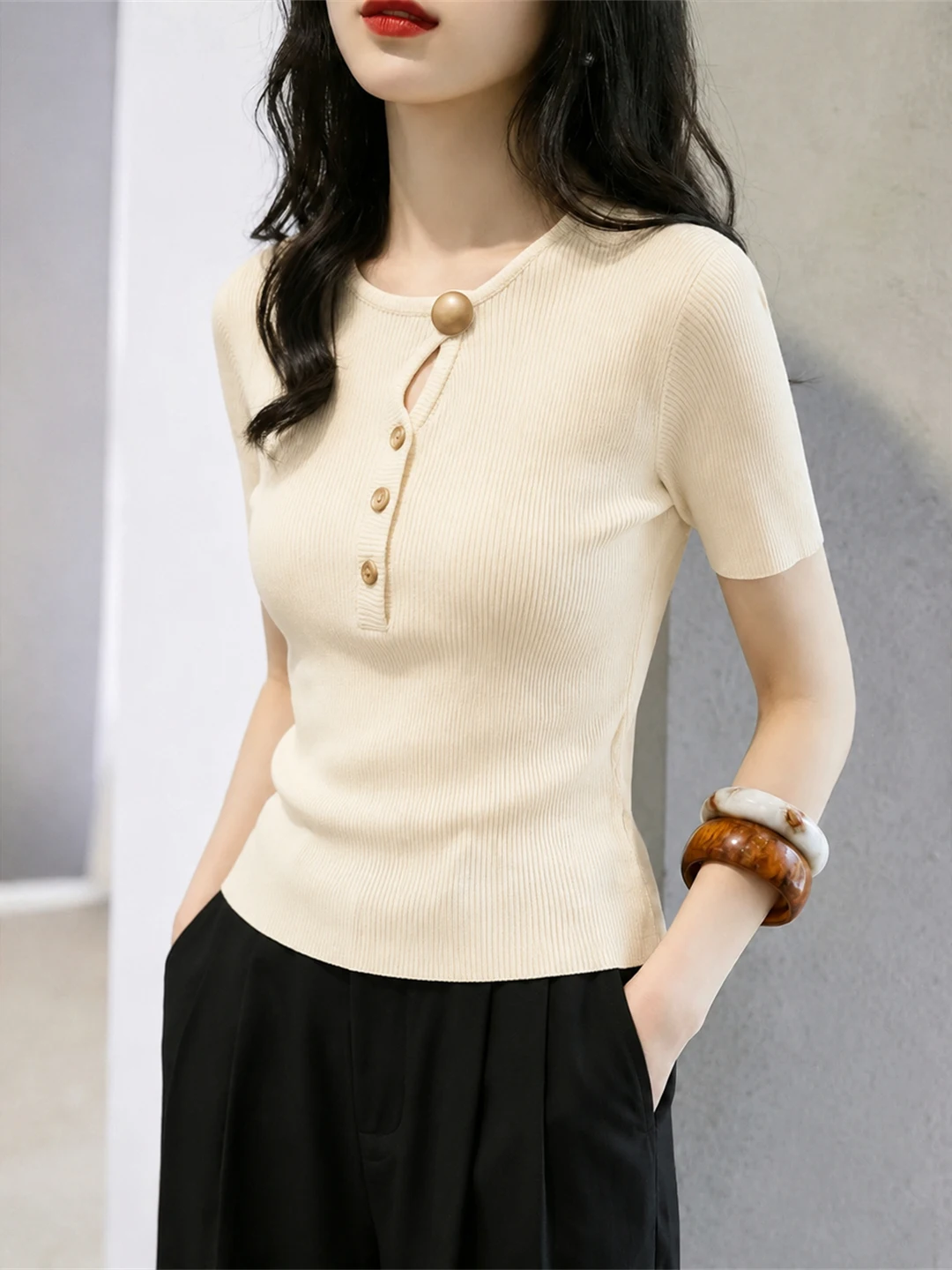 

Elegant Summer Ice Silk Knitted Top Ladylike Style Fashionable Short Sleeve Slimming Quality Korean Version Straight Cut Knit...
