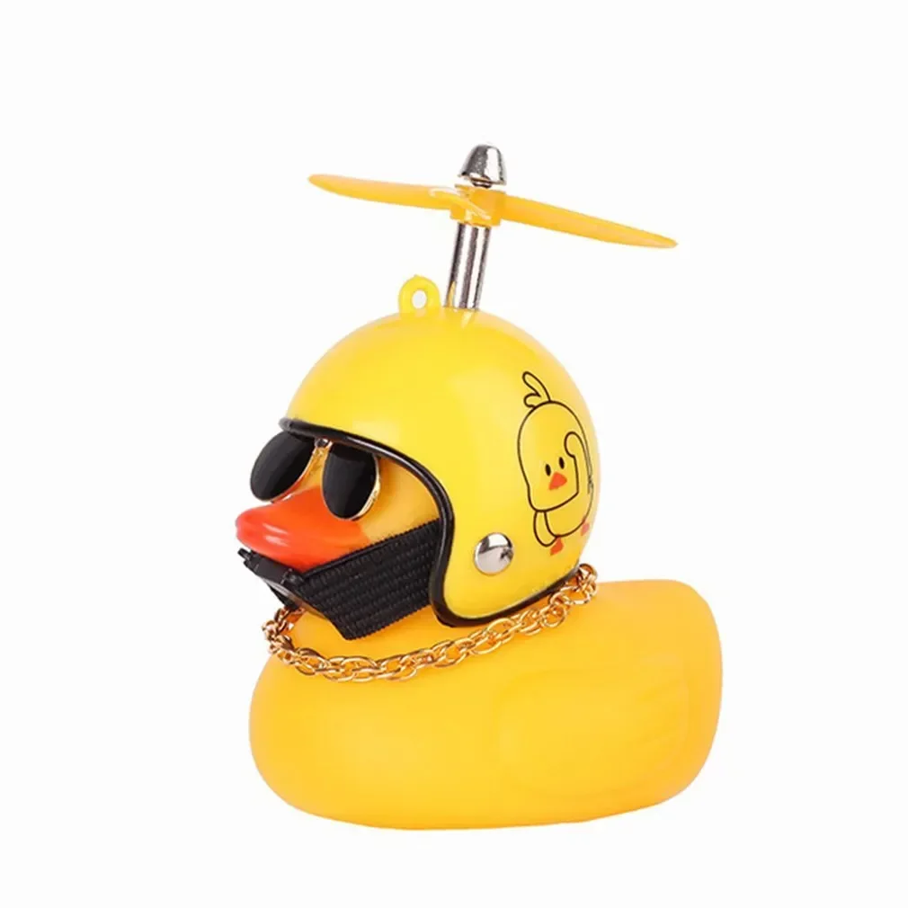 Pequeno pato amarelo com capacete, pingente de vento de carro, bicicleta de estrada, acessórios de ciclismo, luzes sem luzes