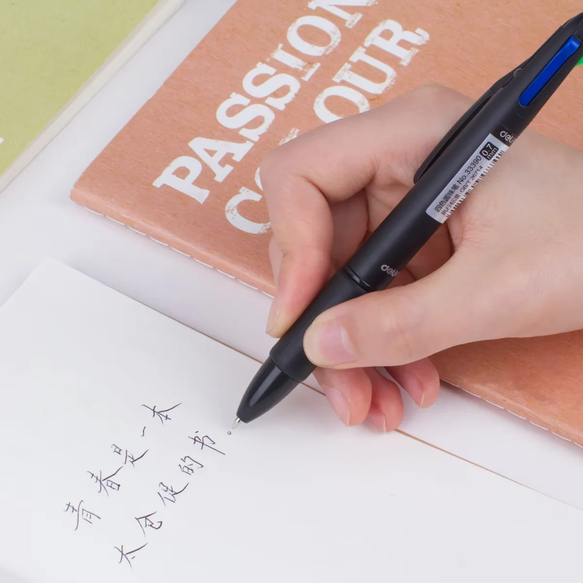 ديلي 4 ألوان قلم حبر جاف 0.7 ملم لون الكرة أقلام أزرق أسود أحمر أخضر الكتابة القلم مدرسة مكتب القرطاسية