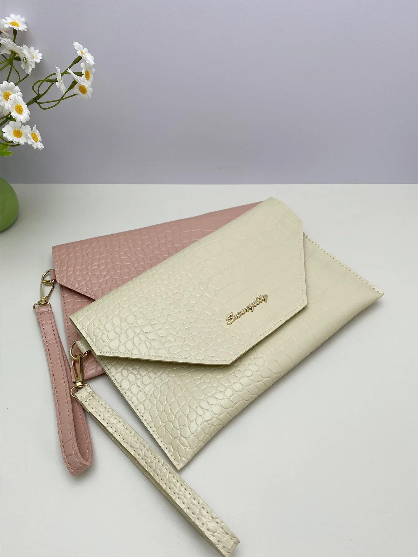 Crocodile Pattern Solid Color Handbag 2025 New Fashion Envelope Small Bag Large Capacity Zero Wallet Cross border Women's Bag view 3