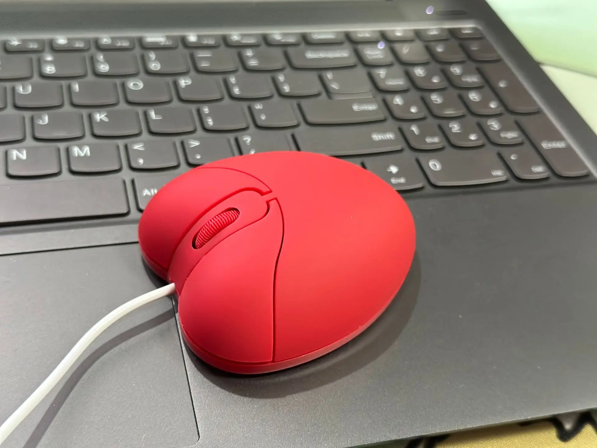 Śliczna bezprzewodowa 2.4G Bluetooth dual-mode love mouse zabawna przewodowa mysz dla studentów kreatywne prezenty