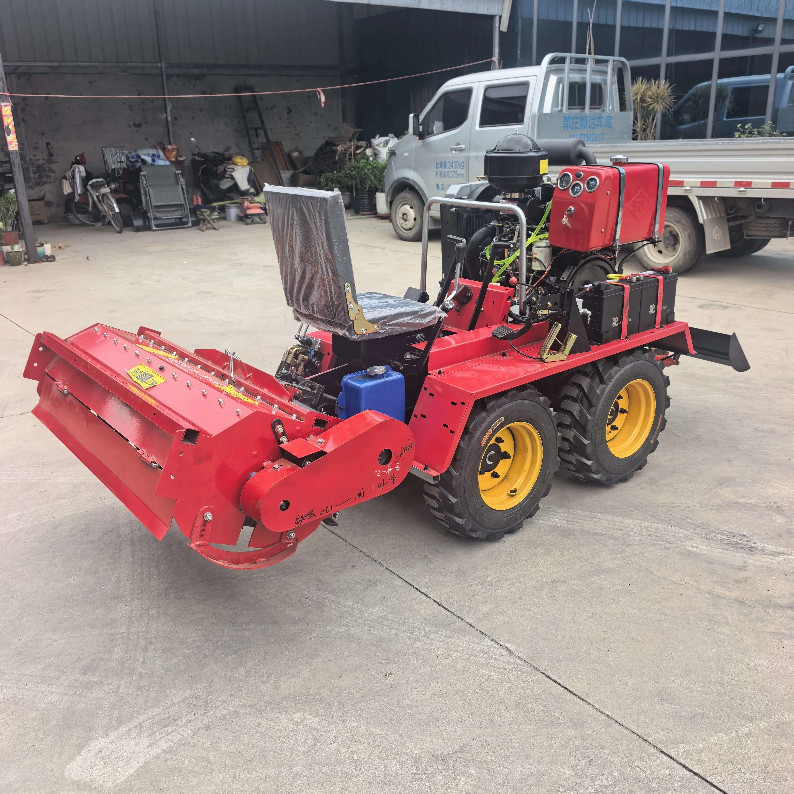 CE Certified 50HP Double Cylinder 4WD Mini Farm Tractor, Rotary Tiller, Grass Shredder & Front Dozer Agricultural Cultivator view 6