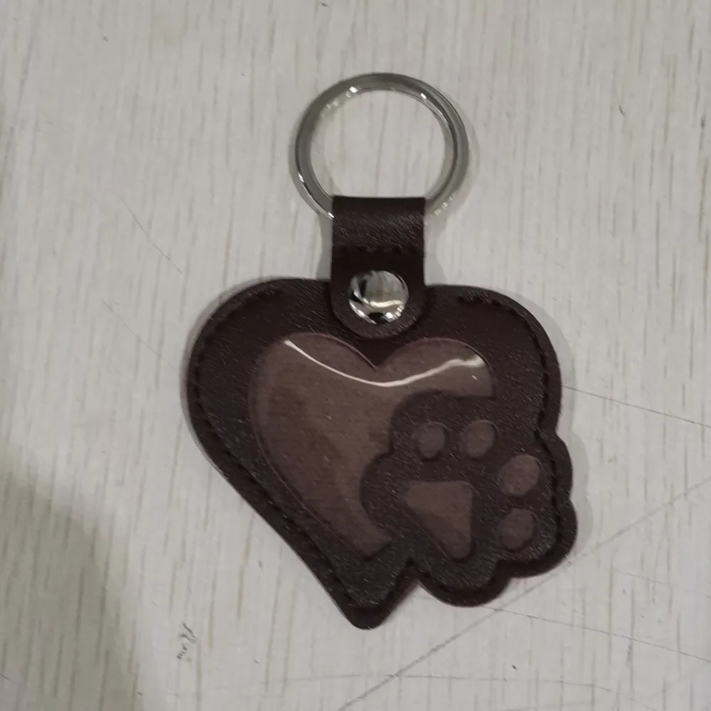Heart Shape Pet Hair Storage Bag PU Leather Portable Pet Hair Key Chain Sealed DIY Memorial Dogs Paw Pendant Schoolbag Accessory