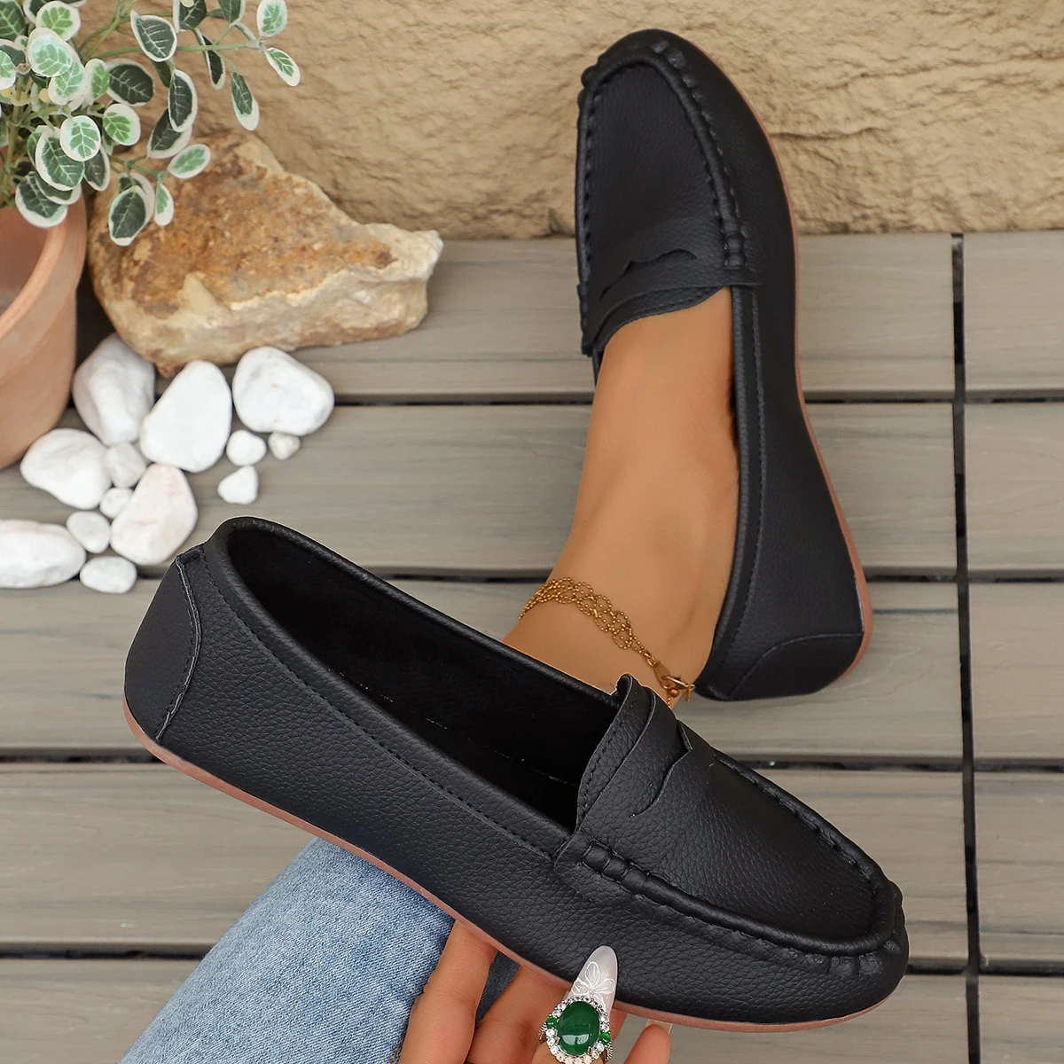 Women Casual Shoes Fashion Flats Shoes Handmade Leather Loafers Slip on Flat Sneakers Women Lightweight Designer Shoes Women