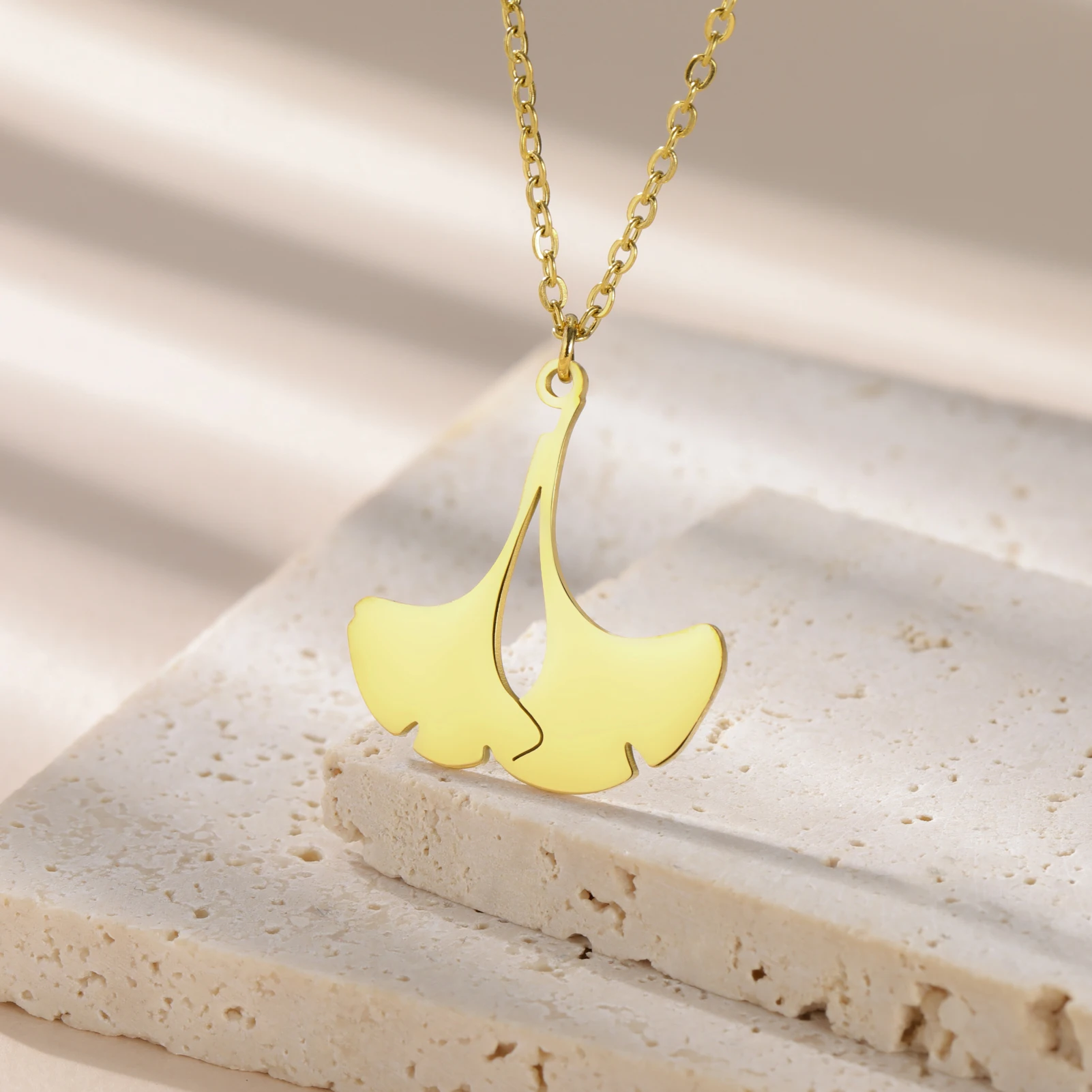 Skyrim Ginkgo Leaf Pendant Necklace Women Girls Stainless Steel Gold Color Choker Plant Jewelry Valentine's Day Gift Wholesale