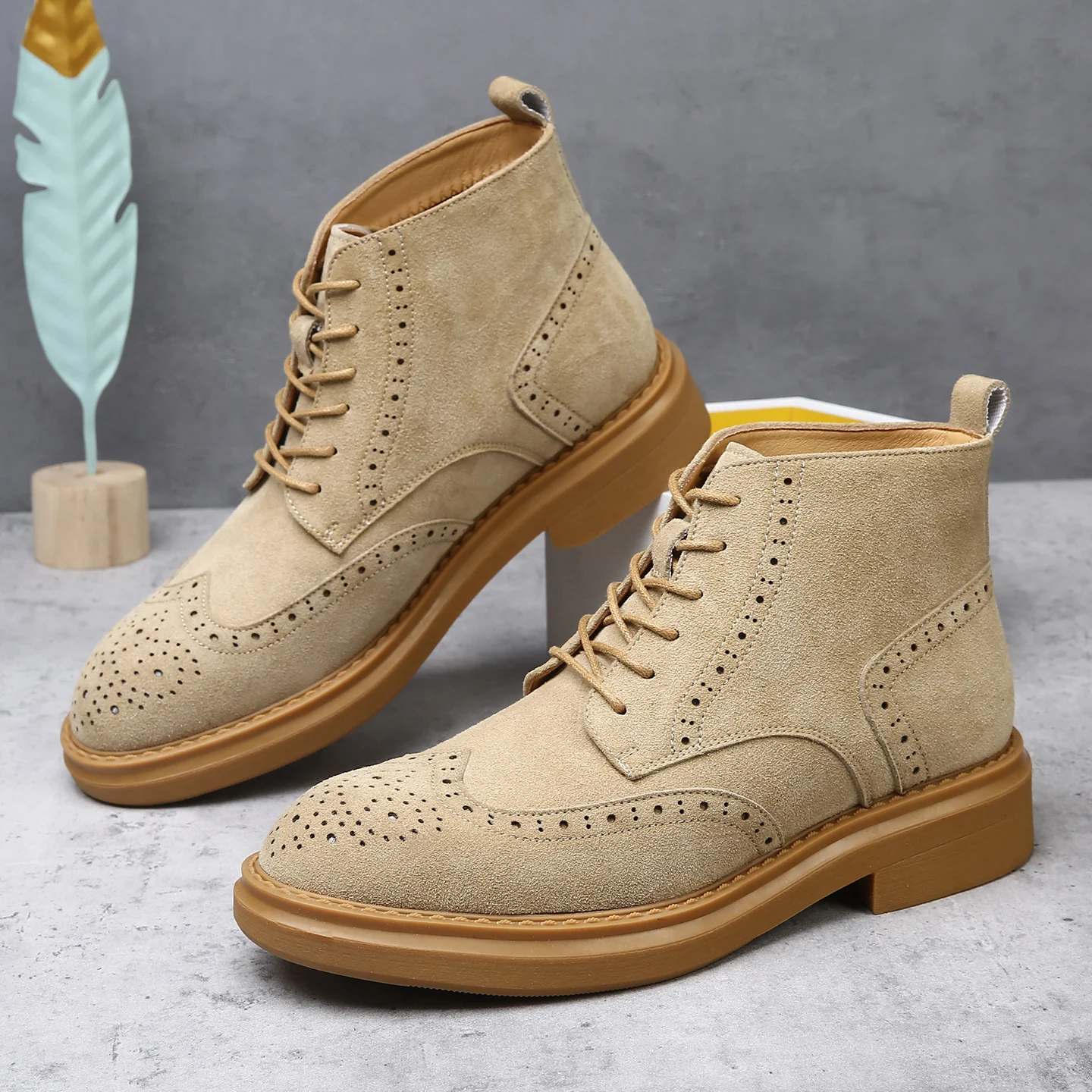 

Fashionable Leather Mens Brand Lace Up Blok High Top Boots Autumn New Style Carved Comfortable Resistant Anti Slip Outdoor Boots
