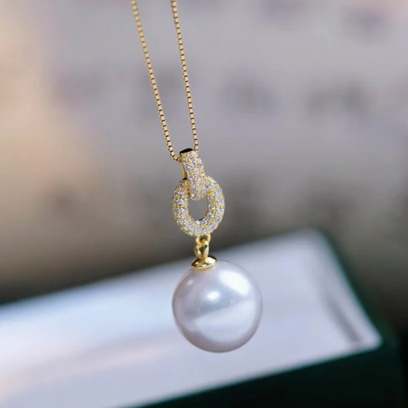 

CHARMING SOUTH SEA WHITE PEARL PENDANT