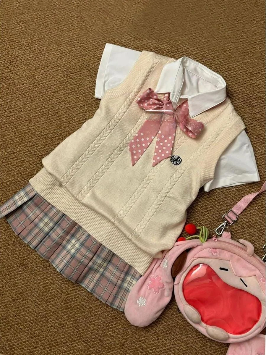 

Women's School Uniform Set Vest Top Versatile College Style Knitted Sweater Skirt Three-piece Set Regular Fit Short Sleeve