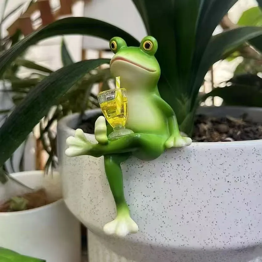 Green Frog and Wine Glass Hangings Full - Indoor and Outdoor Decor Suitable for Garden, Aquarium, Garden Ponds, Flower Pots