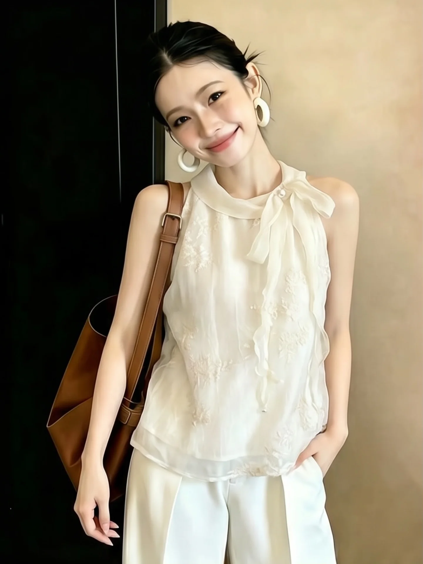 

Elegant Embroidered Knot Neckline Sleeveless Women's Top Thin Summer Fashion Show Shoulder Trendy Vest