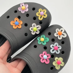 Breloques de décoration de chaussures de créateur pour femmes, accessoires de sabots, jolies fleurs colorées, épingles à chaussures, pantoufles adaptées, pièces de bricolage, nouveau, 9 pièces