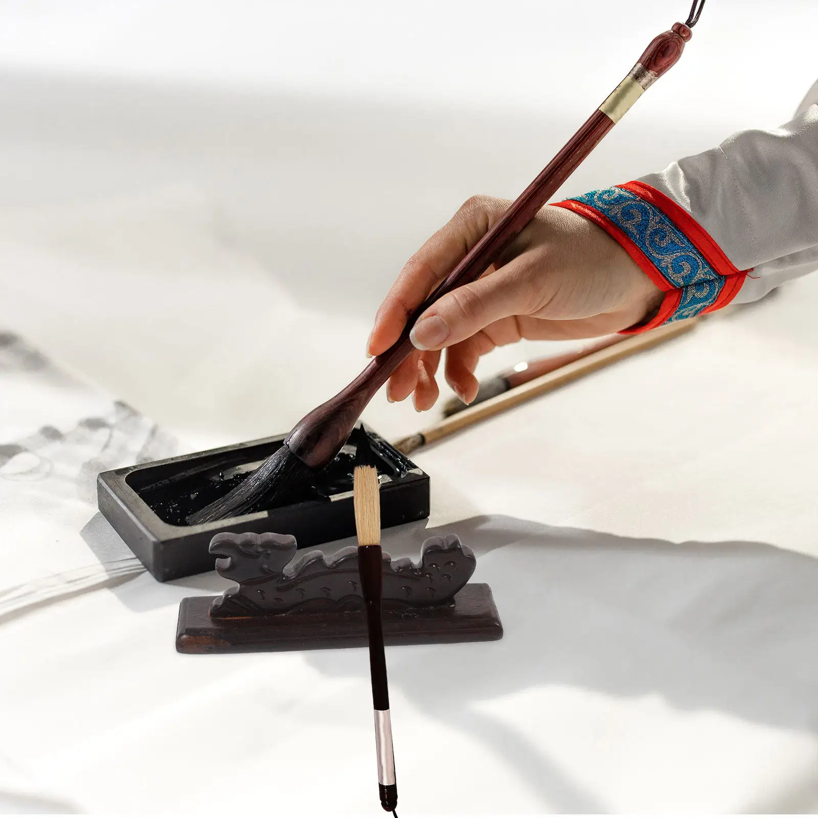

Подставка для каллиграфических кистей из черного дерева, органайзер для хранения кистей для китайской каллиграфии, деревянная подставка для письменных кистей, декор для рабочего стола, органайзер для художественных инструментов