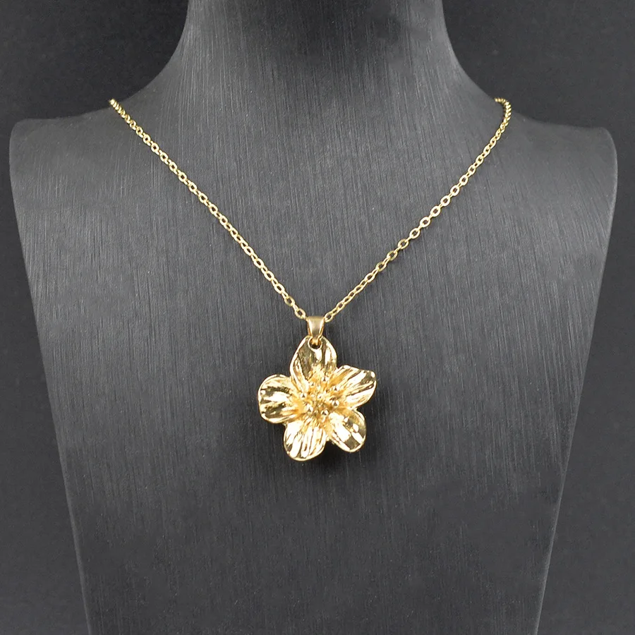 DIY accessories Cross-border fashion hot-selling simple flower pendant necklace European and American metal style light luxury c
