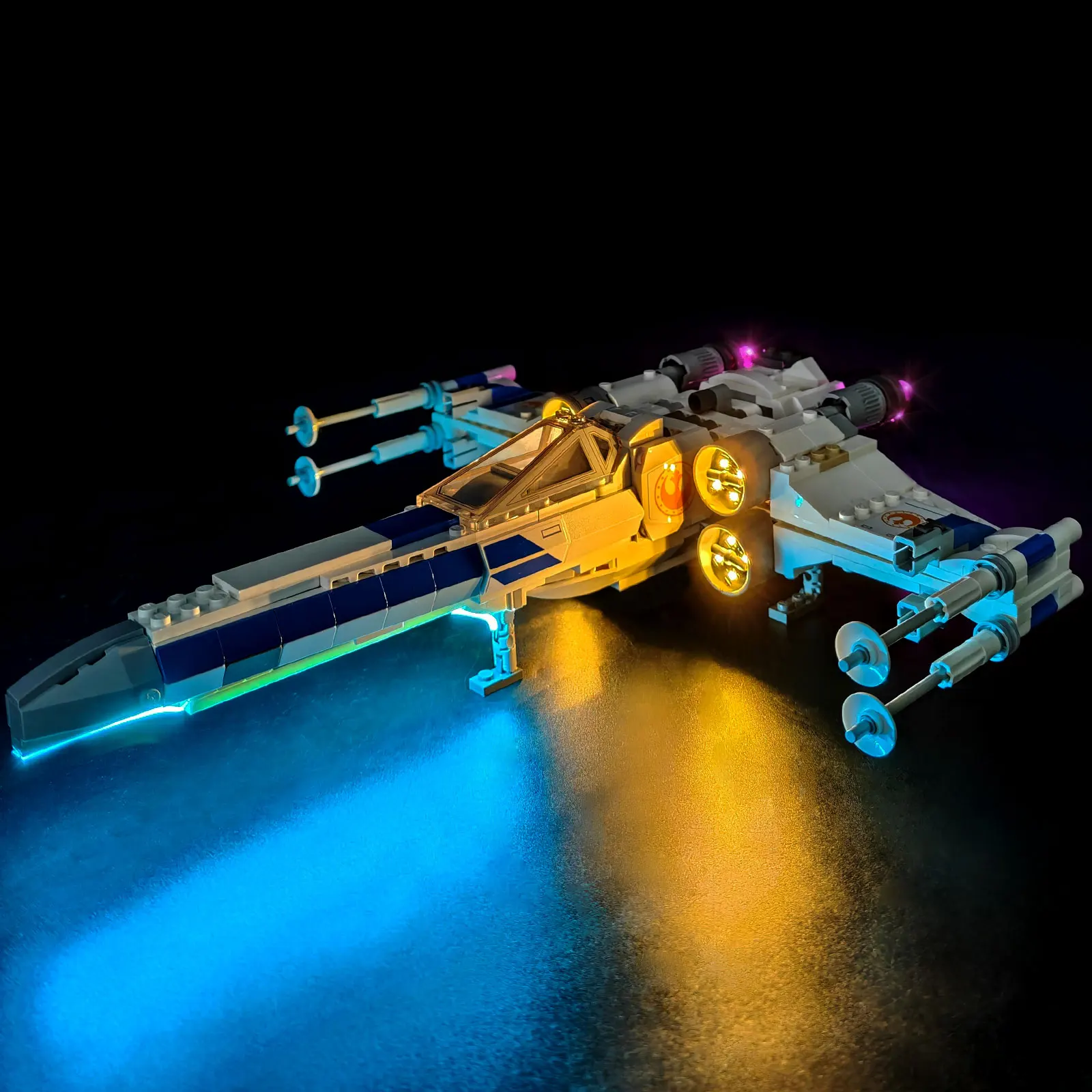 

Комплект светодиодного освещения LYBMTWF, совместимый с Lego 75460, звездолетом X-wing Новой Республики (модельные блоки в комплект не входят)