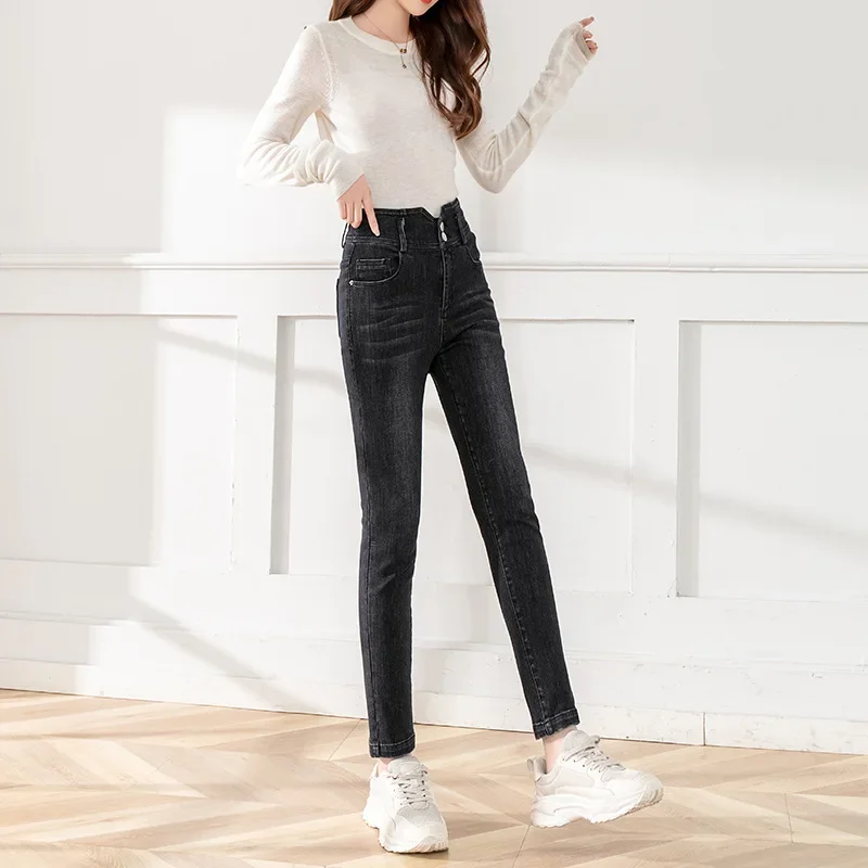 Jeans slim elástico de cintura alta com outono 2021