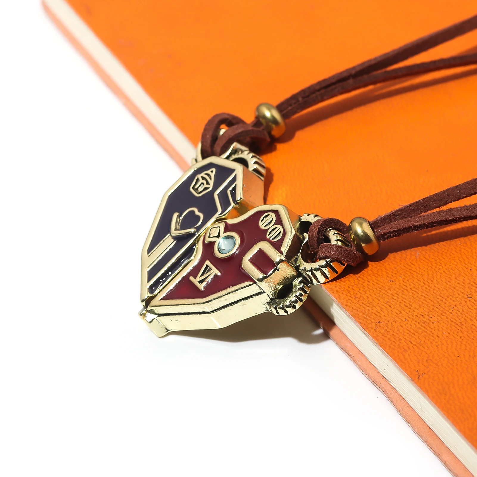 لعبة غامضة Caitlyn Vi قلادة قلادة للرجال والنساء تمويه المغناطيس عشاق سلسلة الخيال على ظهره LoL تأثيري الدعامة الملحقات