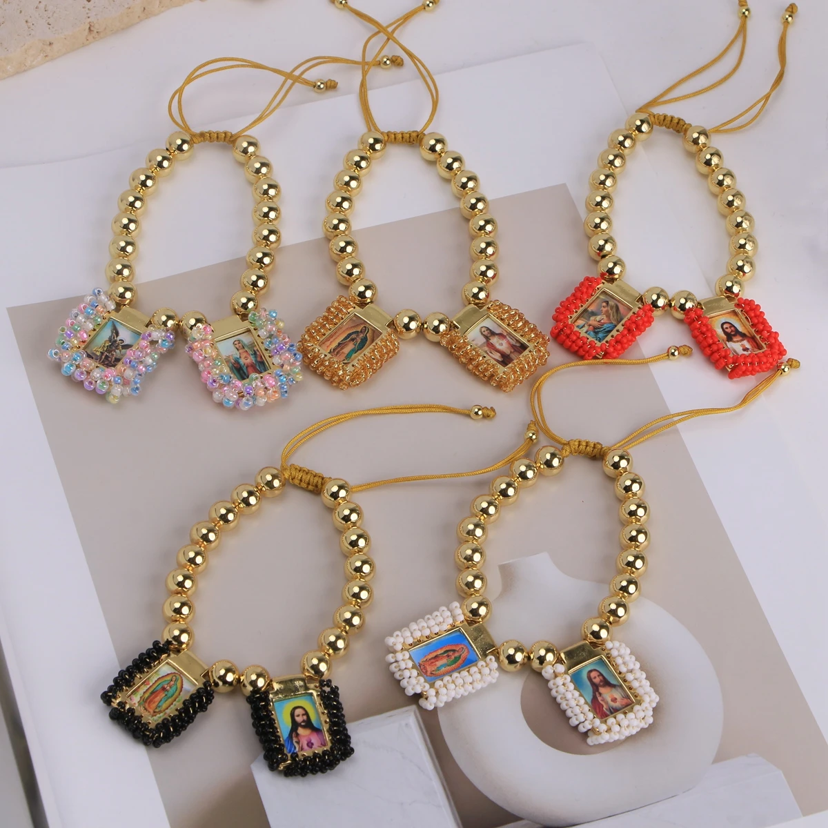 أساور دينية مطلية بالذهب عيار 18 قيراطًا مريم العذراء مطرزة هدية كاثوليكية قابلة للتعديل