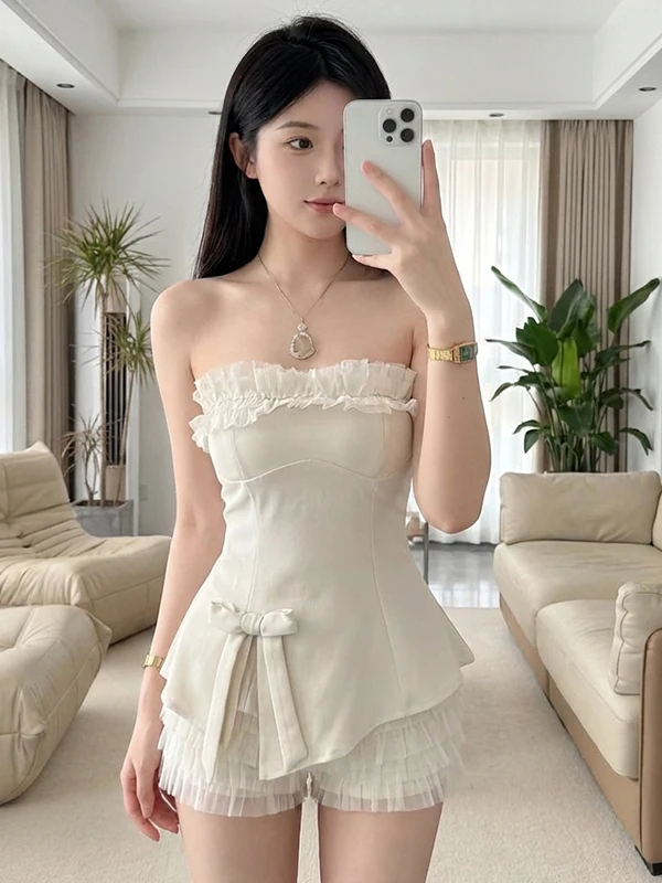 

Комплект из двух предметов: укороченный топ и шорты с узловой вставкой, облегающий, функциональный, для женщин, весна-лето 2026