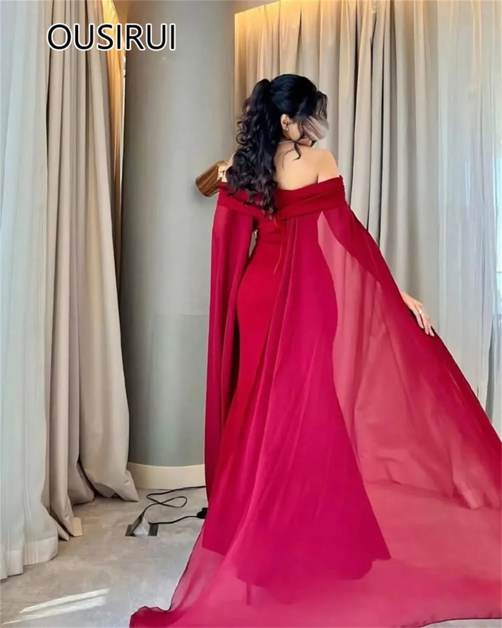 Popular Evening Arab Dress Boat Collar Satin Sheath Open Back Long Flowing Bridal Evening Gown with Cape