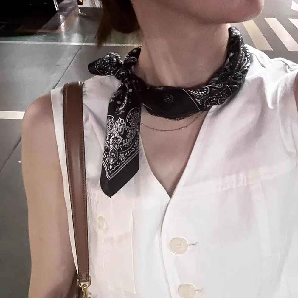 1ชิ้นใหม่Paisleyพิมพ์ผ้าพันคอสี่เหลี่ยมWindproofระบายอากาศเลียนแบบผ้าไหมผ้าพันคอหรูหรา70x70เซนติเมตรผ้าพันคอแฟชั่นอุปกรณ์เสริม