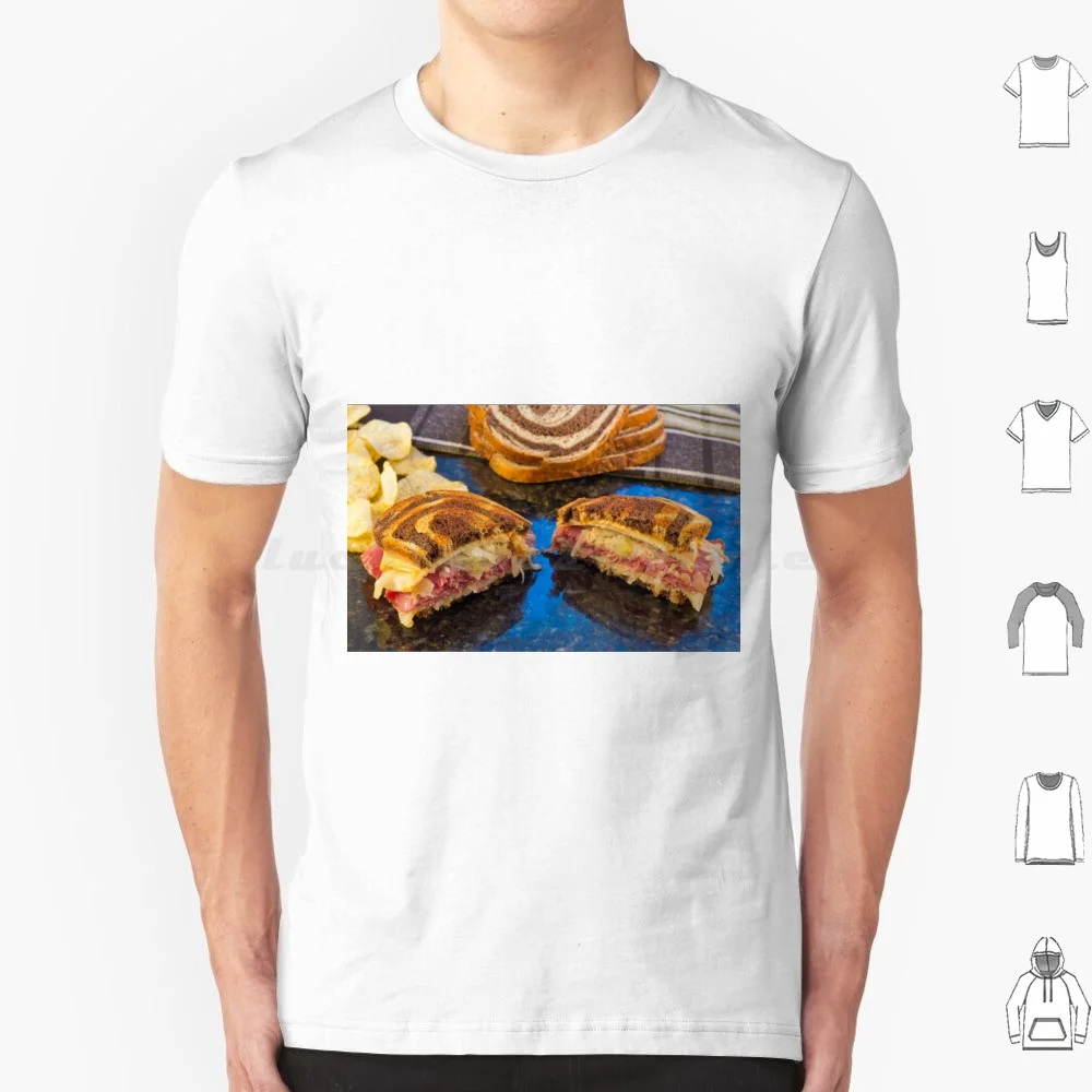 Reuben-Camiseta de algodón para hombre y mujer, camisa con estampado de pepinillo, sándwich de Reuben con núcleo de ternera, pan de centeno, asados, Chips de Pastrami