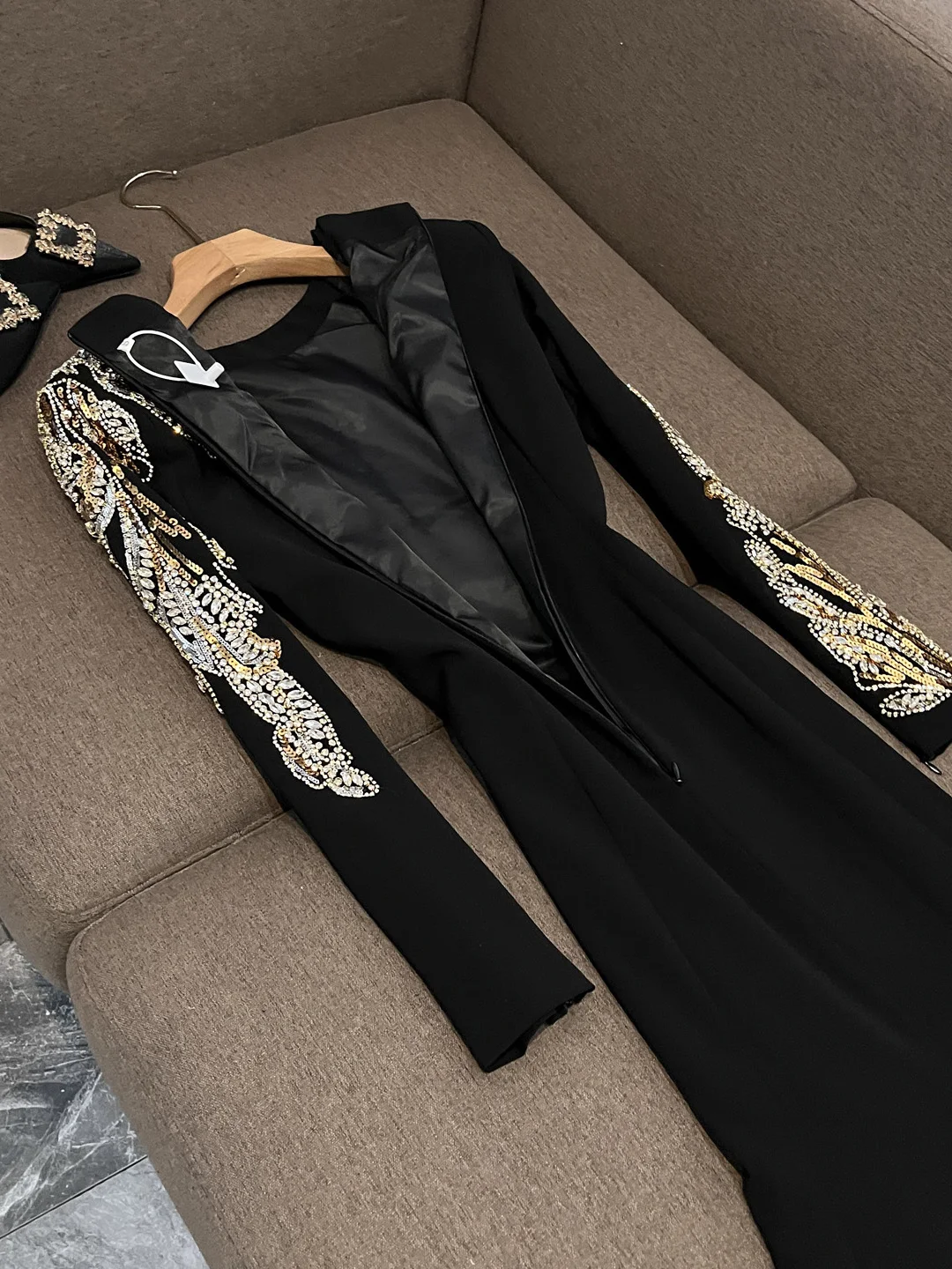   Długa suknia wieczorowa z bogatymi haftami i diamentowymi wstawkami Nowa kolekcja 2025 Faion Ci Commute Zimowa sezonowa odzież damska